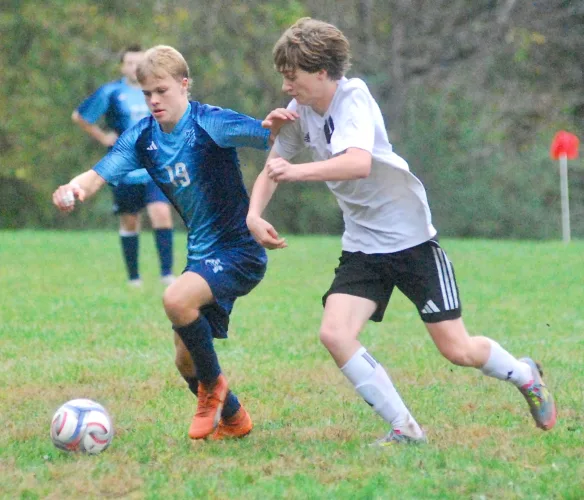 Catholic scores twice late to beat Ravenswood, 5-4